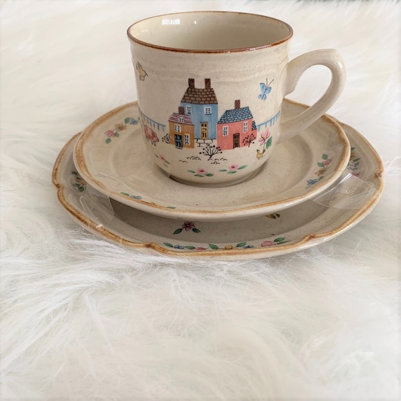 Decorative Stoneware Cup with saucers - Picture 2 of 4